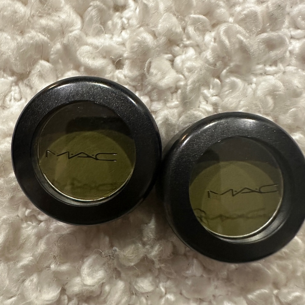 MAC Eyeshadow Pair “Mo Money-Mo Problems” - Picture 9 of 9